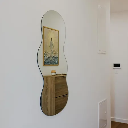 Apartment Con