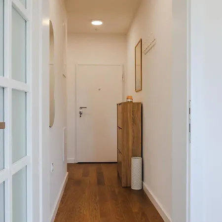 Con Apartment *