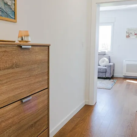 Apartment Con *